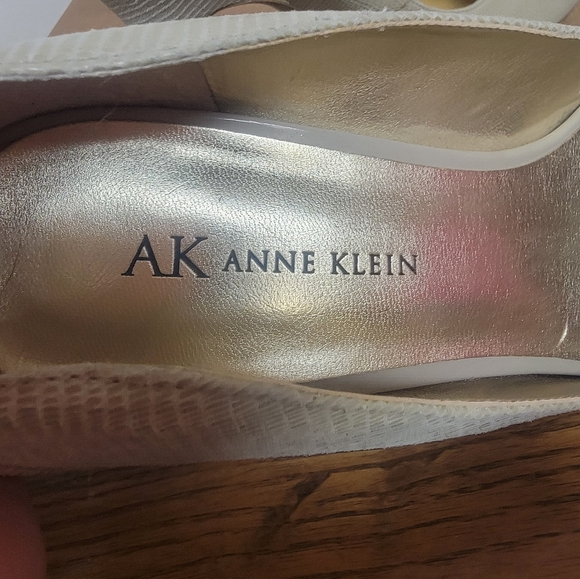 #16 Anne Klein AK Cream-Colored Round-Toed Pump 8.5M - Picture 8 of 13